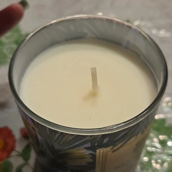 Bath & Body Works Warm Ocean Breeze Candle - Green & Blue - Picture 3 of 3